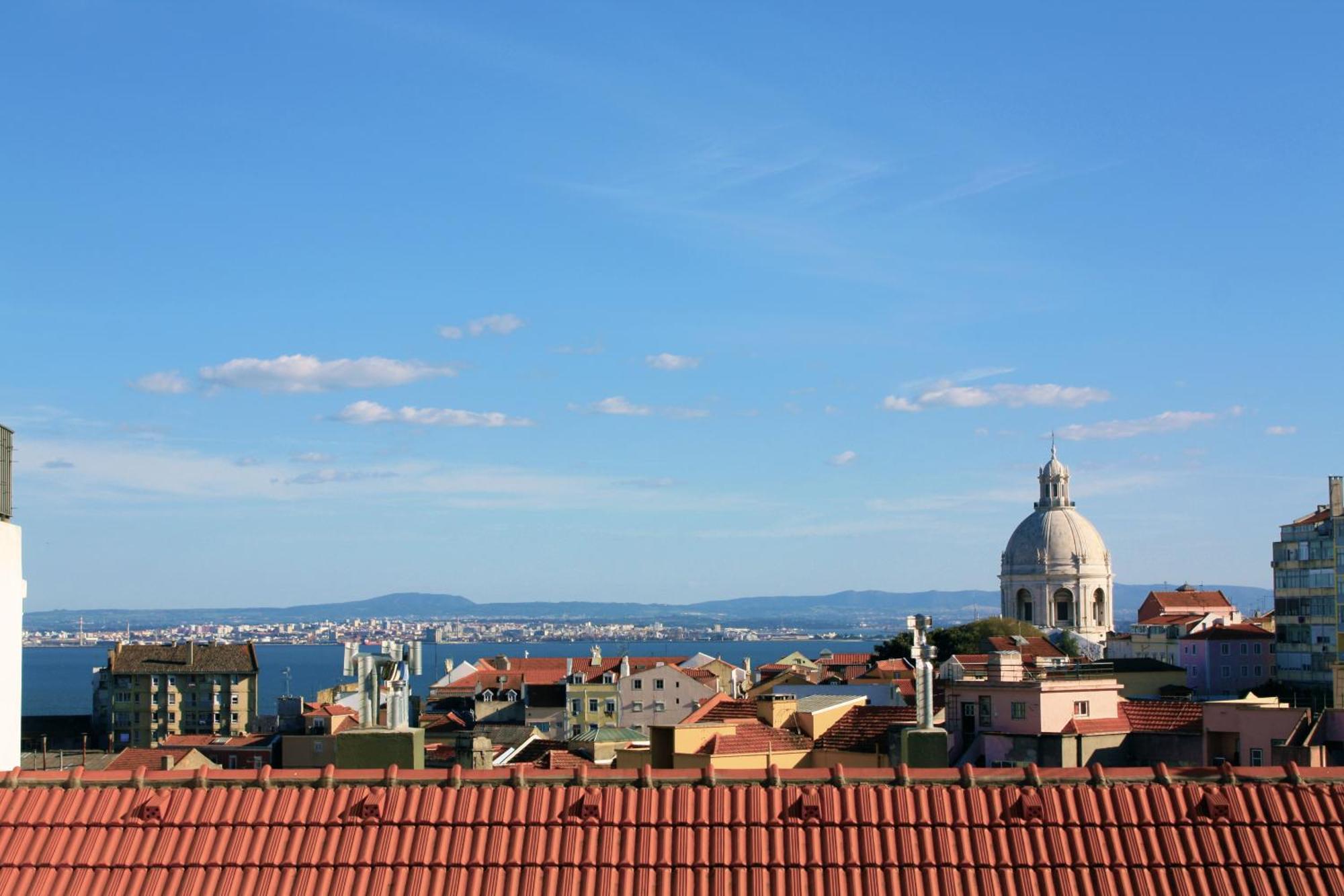 Sunny 3Bdr Apartment In Graca By Lovelystay Lisboa Екстериор снимка